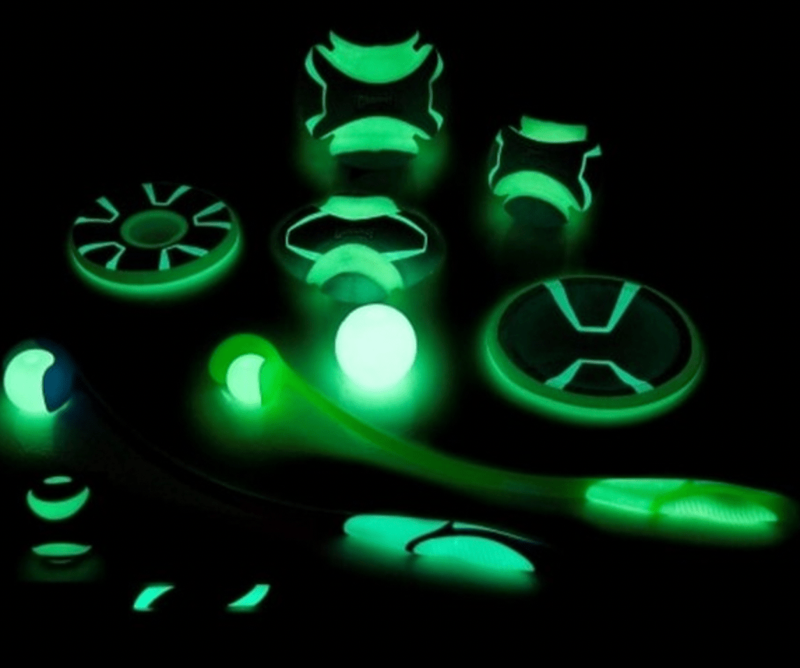 Chuckit! Max Glow Ultra Squeaker Ball (Medium) - Wuffies